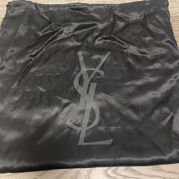 Yves Saint Laurent Patent Clutch - Picture 5 of 7